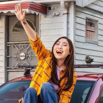 Awkwafina_is_nora_from_queens_241x208